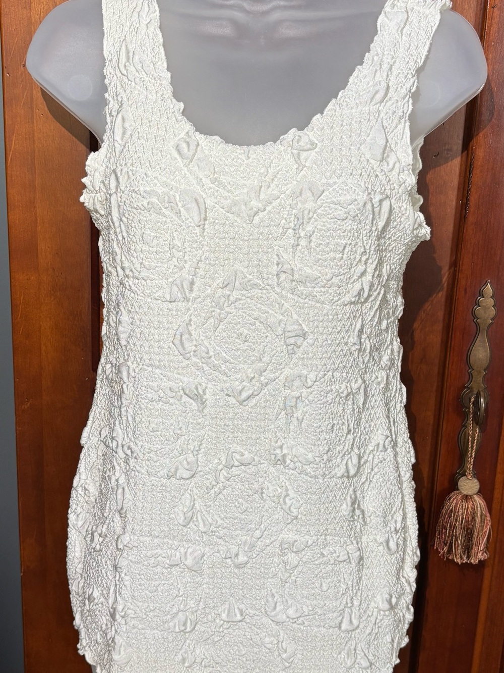 Haystacks Textured White Sleeveless Tank Top